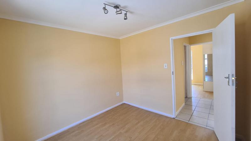 2 Bedroom Property for Sale in Oakglen Western Cape